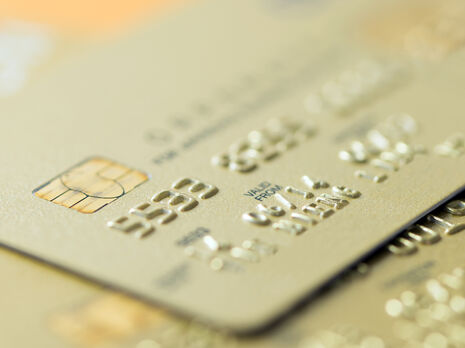 Пластиковые карты уже начал выдавать "Альфа-Банк". Monobank запустит выдачу 11 января