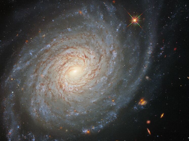 Телескоп Hubble сфотографировал спиральную галактику в созвездии Овен