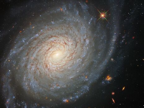 Сфотографована галактика розташована майже за 150 млн світлових років від Чумацького Шляху