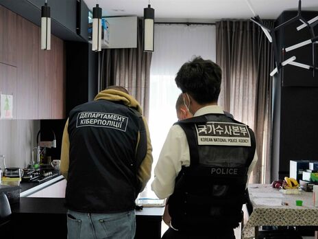 Минулого року українські кіберполіцейські спільно з іноземними колегами провели понад 50 обшуків
