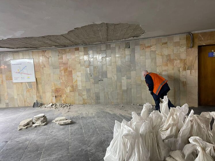 У Харкові у вестибюлі станції метро обвалилася стеля