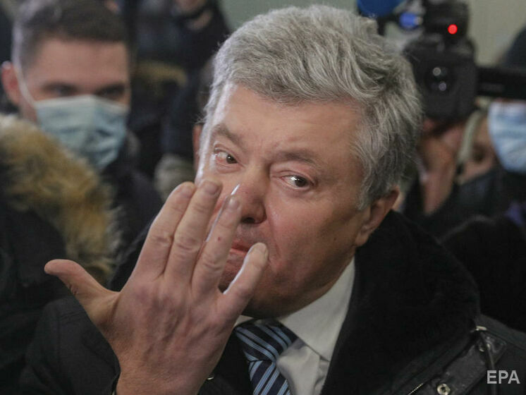 В ГБР заявили, что пытались вручить Порошенко в аэропорту процессуальные документы, а его адвокаты "сбежали"