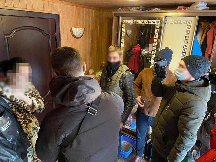 Правоохоронці викрили двох українок, які "вербували" жінок для сексуальних послуг у Туреччині