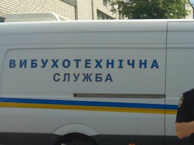 "Мінування" Офісу президента України. Вибухівки в будівлі не знайшли