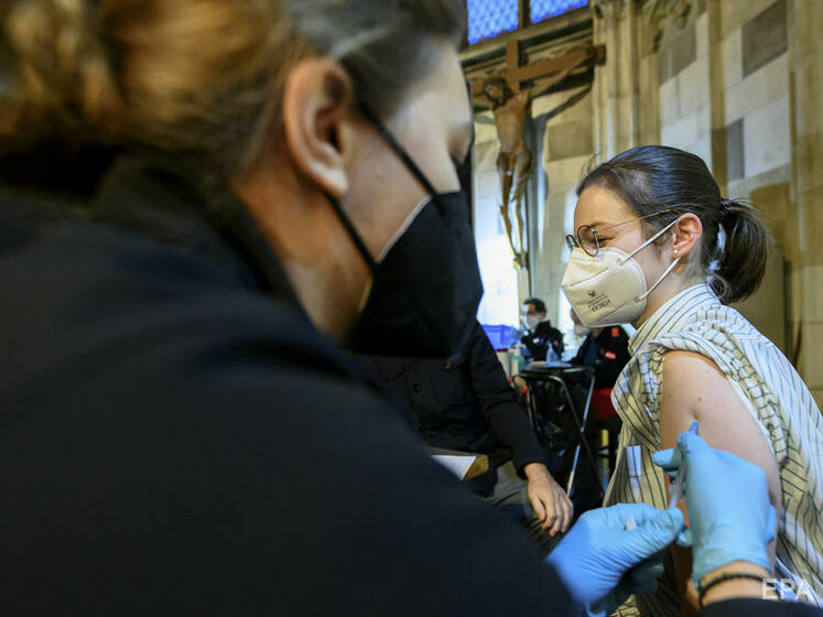 Австрія першою в Євросоюзі запровадила обов'язкову вакцинацію проти коронавірусу