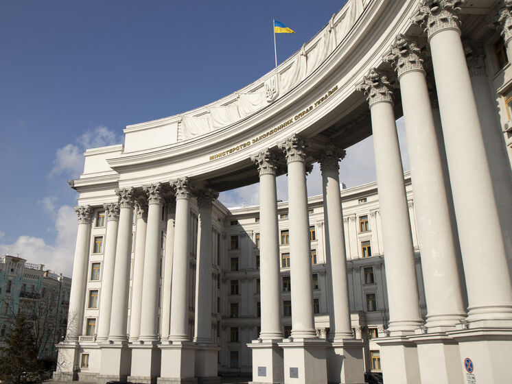 МИД Украины считает решение Госдепа о вывозе семей дипломатов "преждевременным и чрезмерно предосторожным"