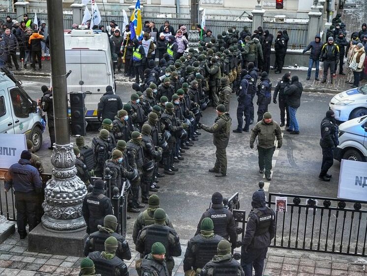 "Только 5866 или идите в жопу". В Киеве правительственный квартал заблокирован массовой акцией предпринимателей. Фото, видео