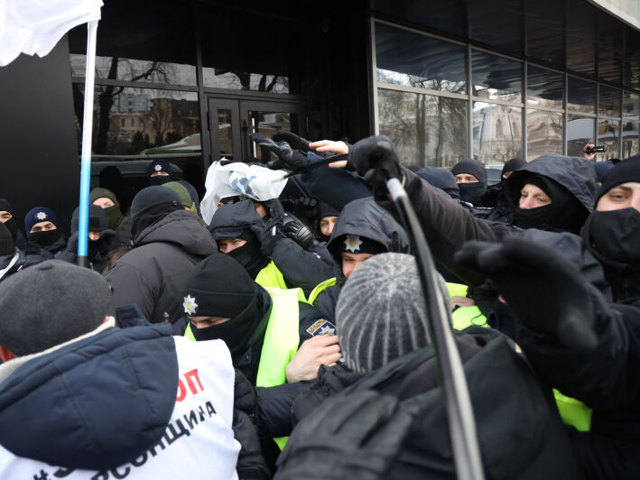 В Киеве на акции предпринимателей произошли столкновения, полиция задержала двух человек