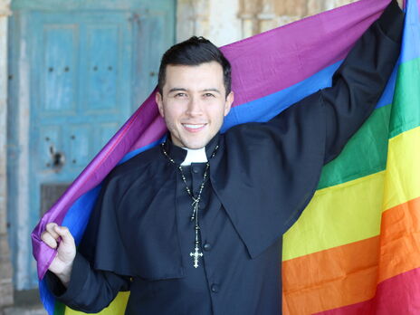Учасники акції вимагають припинити дискримінацію ЛГБТК-людей у церкві