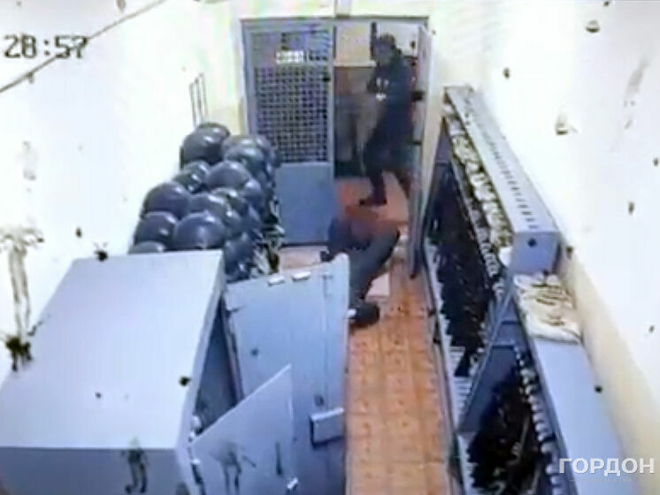 Опубліковано запис із камер спостереження, на якому знято момент убивства нацгвардійців у Дніпрі. Відео