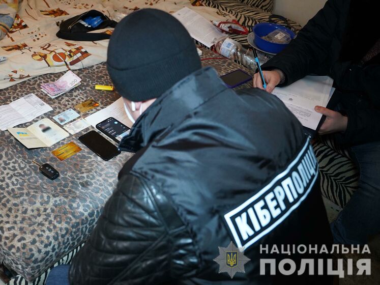 У Києві викрили схему збуту підроблених COVID-сертифікатів, організовану лікарями – поліція
