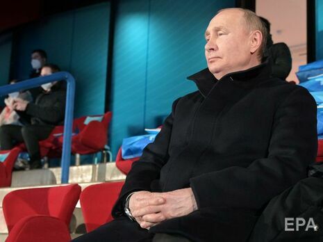 Британські журналісти стверджують, що у мить виходу українських спортсменів Путін сидів із заплющеними очима та зімкнутими долонями
