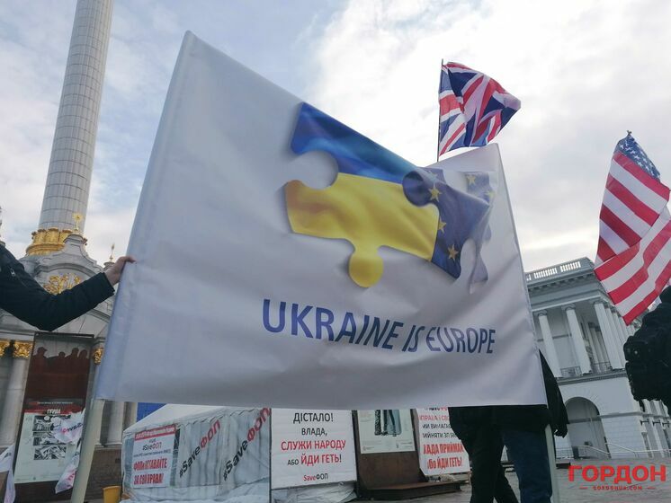 Иностранцы в Киеве спели гимн Украины на Майдане. Фото, видео