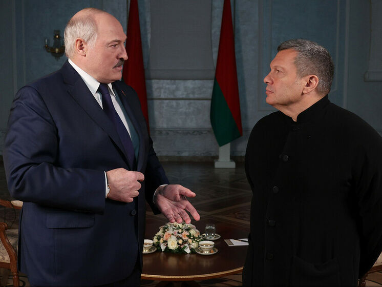 "Іноді допомагає". Лукашенко назвав Бога білорусом
