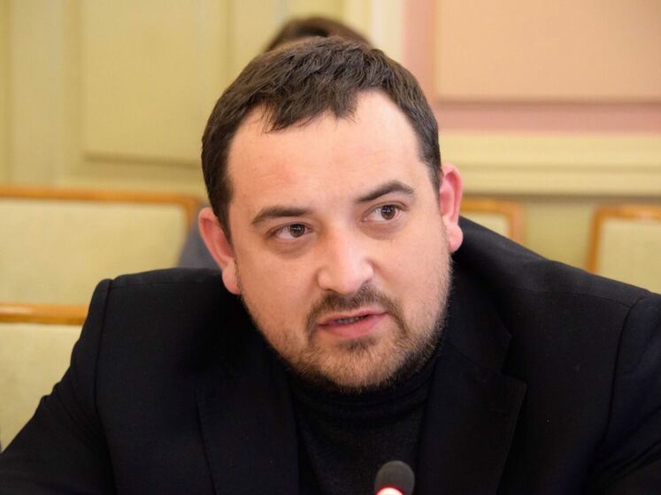 Нардеп Кузьміних повалив прокурора на підлогу у приміщенні суду. Відео