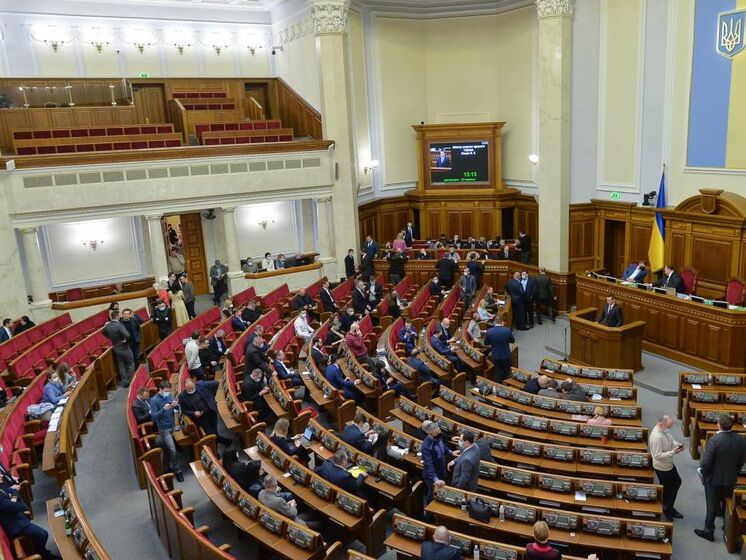 90 депутатів-мільйонерів торік орендували житло за бюджетні гроші – КВУ
