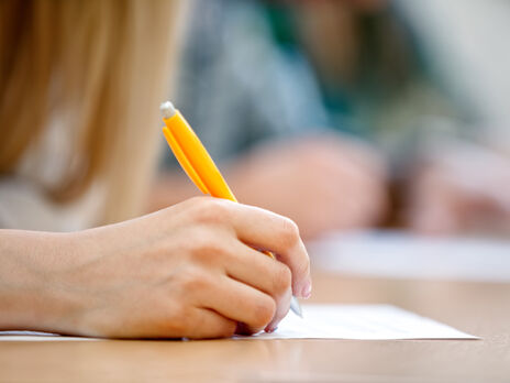 Автор петиції вважає, що онлайн-навчання погіршило якість підготовки школярів до іспитів