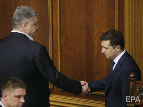 На останніх виборах президента Зеленський (на фото праворуч) випередив Порошенка