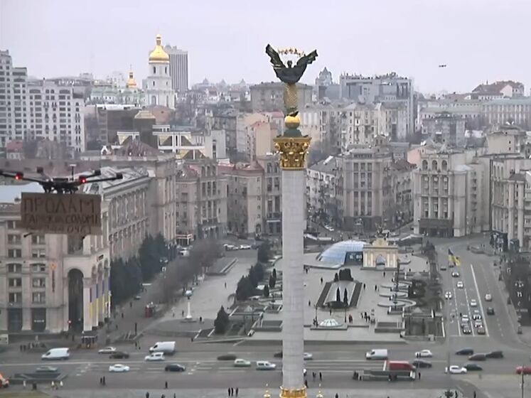 "Продам гараж на Соломі". Українці потролили трансляцію Reuters із Майдану і російське посольство. Відео