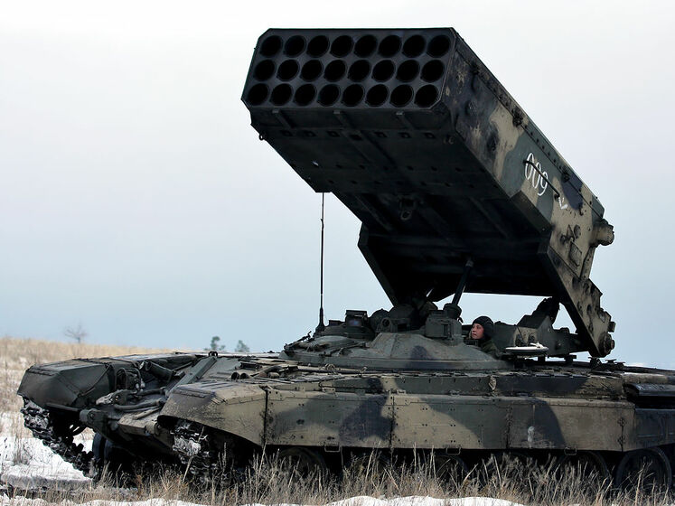 Возле границы с Украиной журналист CNN заметил российскую тяжелую огнеметную систему, которая использует вакуумные бомбы