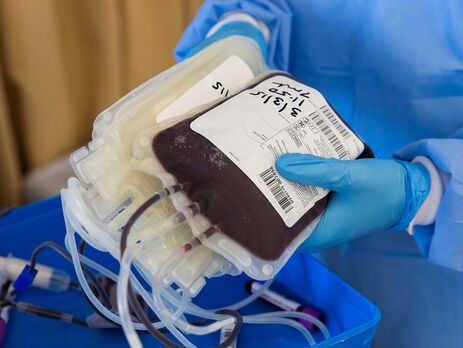Фонд Ахметова передает Минздраву 63 тыс. контейнеров для сбора донорской крови