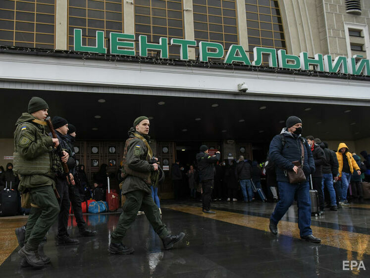 Біля залізничного вокзалу в Києві впав уламок російської ракети, збитий системою ППО – МВС
