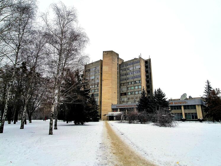 Російські окупанти із "Градів" розстріляли фізико-технічний інститут у Харкові. Там розташована ядерна установка