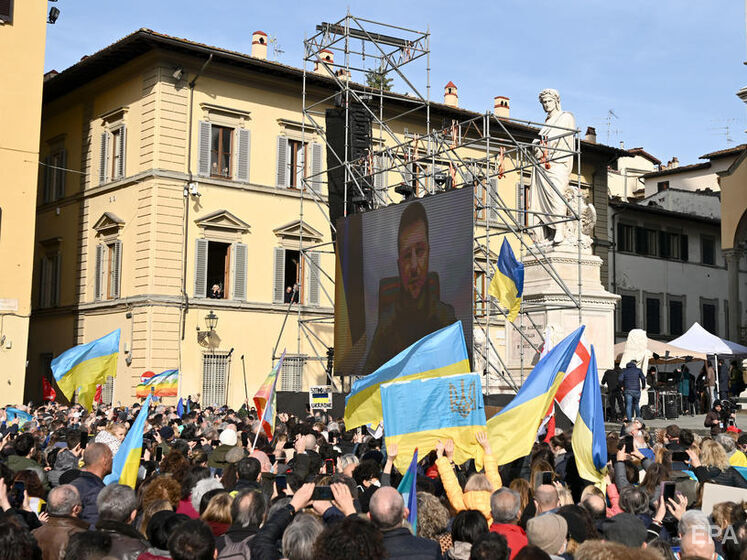 У Флоренції на мітинг на підтримку України вийшло 20 тисяч людей. Зеленський звернувся до них за допомогою відеозв'язку: "Говоріть політикам, щоб закрили небо!"