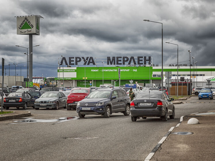 Компания Leroy Merlin, оставшаяся работать в России, отключила украинский офис от корпоративной связи