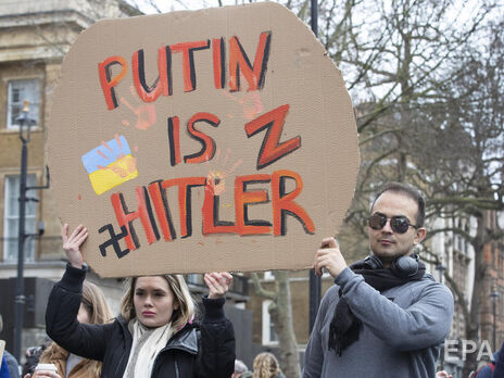 Путін (на фото антивоєнна акція в Лондоні) піде далі, якщо захопить Україну, вважає Гордон