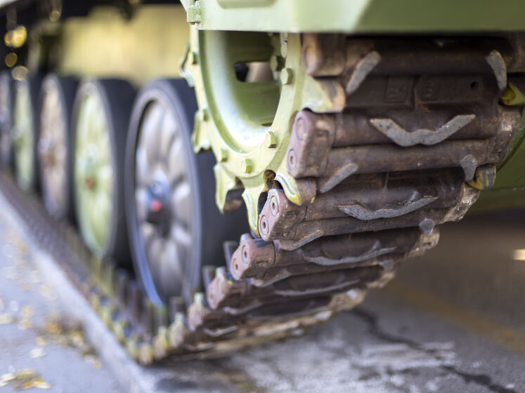 Біля кордону з Україною білоруські солдати-строковики відмивають російські танки від останків окупантів – ЗМІ