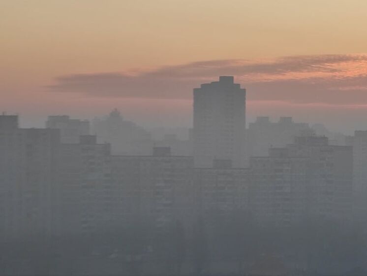 У Києві смог і запах гару. Влада назвала причину і повідомила, що робити