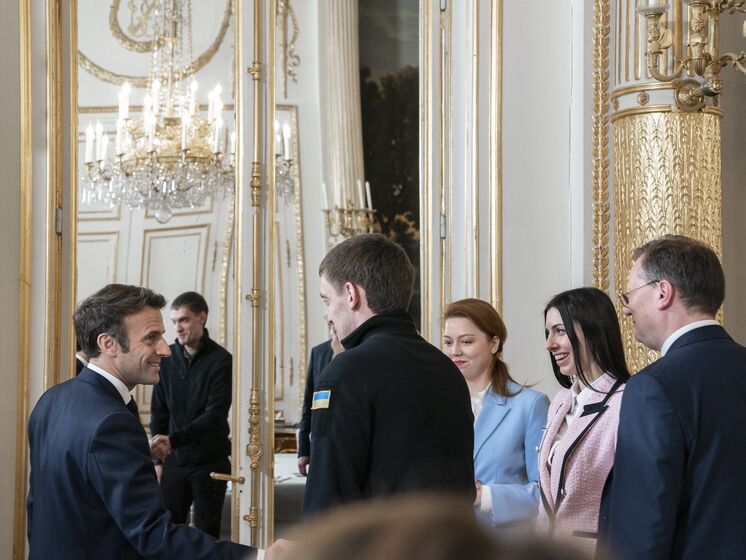 Макрон прийняв у Єлисейському палаці мера Мелітополя. Після зустрічі президент Франції написав твіт українською