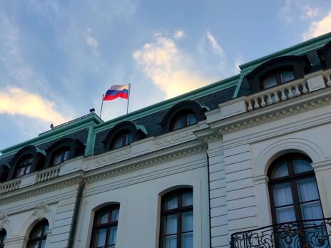 У Facebook російського посольства в Чехії наразі вказано його стару адресу