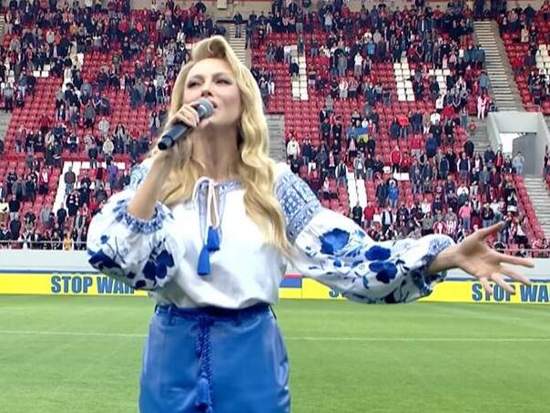 Полякова заспівала у Греції український гімн перед благодійним матчем 