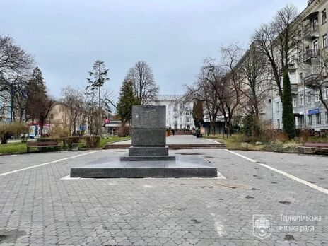 После демонтажа памятника Пушкину жители Тернополя требуют снять в городе памятники, связанные со Второй мировой войной