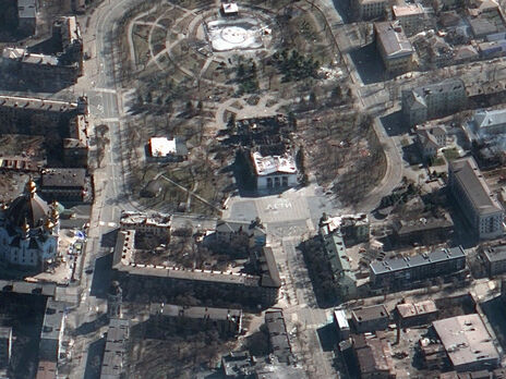 The Sun показало, как выглядит разрушенный россиянами драмтеатр в Мариуполе. Видео