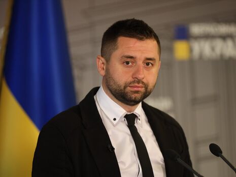 Арахамія заявив, що мета України покарати чиновників та депутатів, які виїхали з країни під час війни