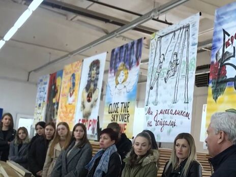 В Лубнах Полтавской области открылась урбанистическая выставка, посвященная борьбе Украины с российскими оккупантами. Видео