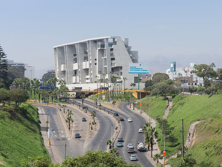 Звание лучшего современного здания получил университет в Перу