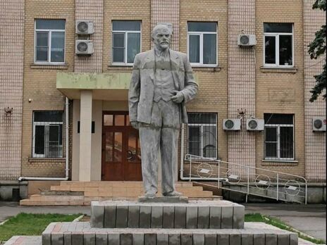 Леніна встановили біля райдержадміністрації Генічеська
