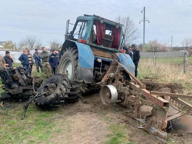 У Київській області на протитанковій міні підірвався трактор