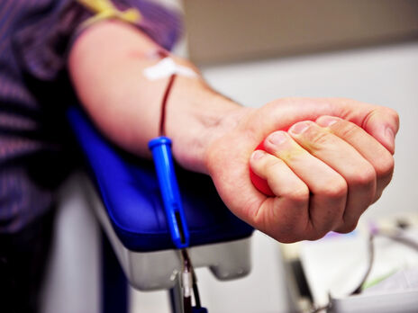 Уже відомо про 700 випадків вимушеного донорства крові в Луганській та Донецькій областях