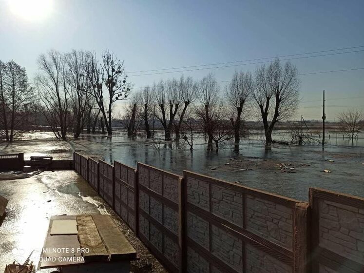 Жителі Демидова затопили своє село, щоб зупинити наступ російської армії. Відео