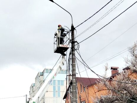 Энергетики вернули свет уже для 75% семей в освобожденных от оккупантов районах Киевской области – ДТЭК