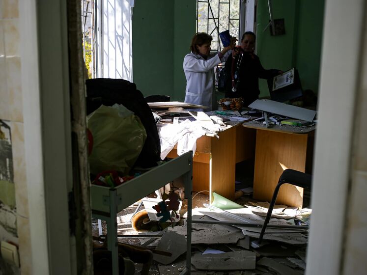 Ракетний обстріл Києва 28 квітня пошкодив медичний центр, знищено вакцини – ЗМІ