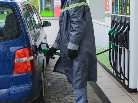 Зеленський про дефіцит пального: Ключове завдання чиновників – пришвидшити транспортування пального від європейських портів до наших споживачів