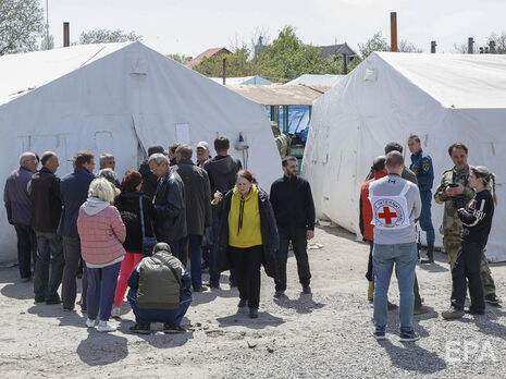 Россияне 6 мая депортировали из Мариуполя почти 400 человек, прикрываясь эвакуацией с 