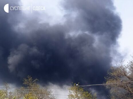 В Одесі чули вибухи, над містом здійнявся чорний дим