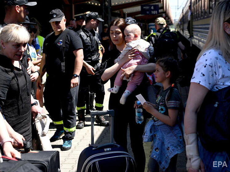 Українські біженці, які потрапили у РФ, тікають звідти до Європи – Reuters